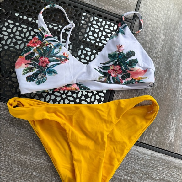 Floral Bikini Top & Yellow Bottom🤍 - Picture 2 of 2